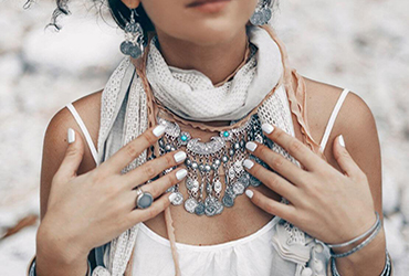 The jewelry in the paint